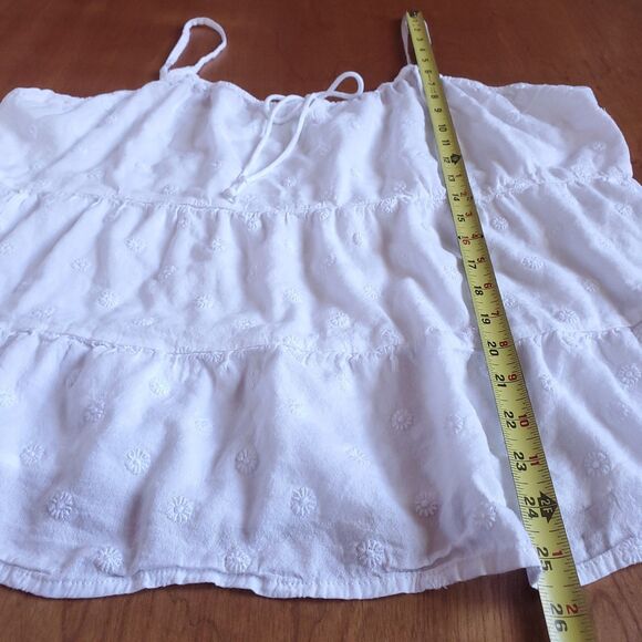 Old Navy White Tiered Sleeveless Top XL Embroidered Floral Cottage Boho Tie Neck - Picture 7 of 7